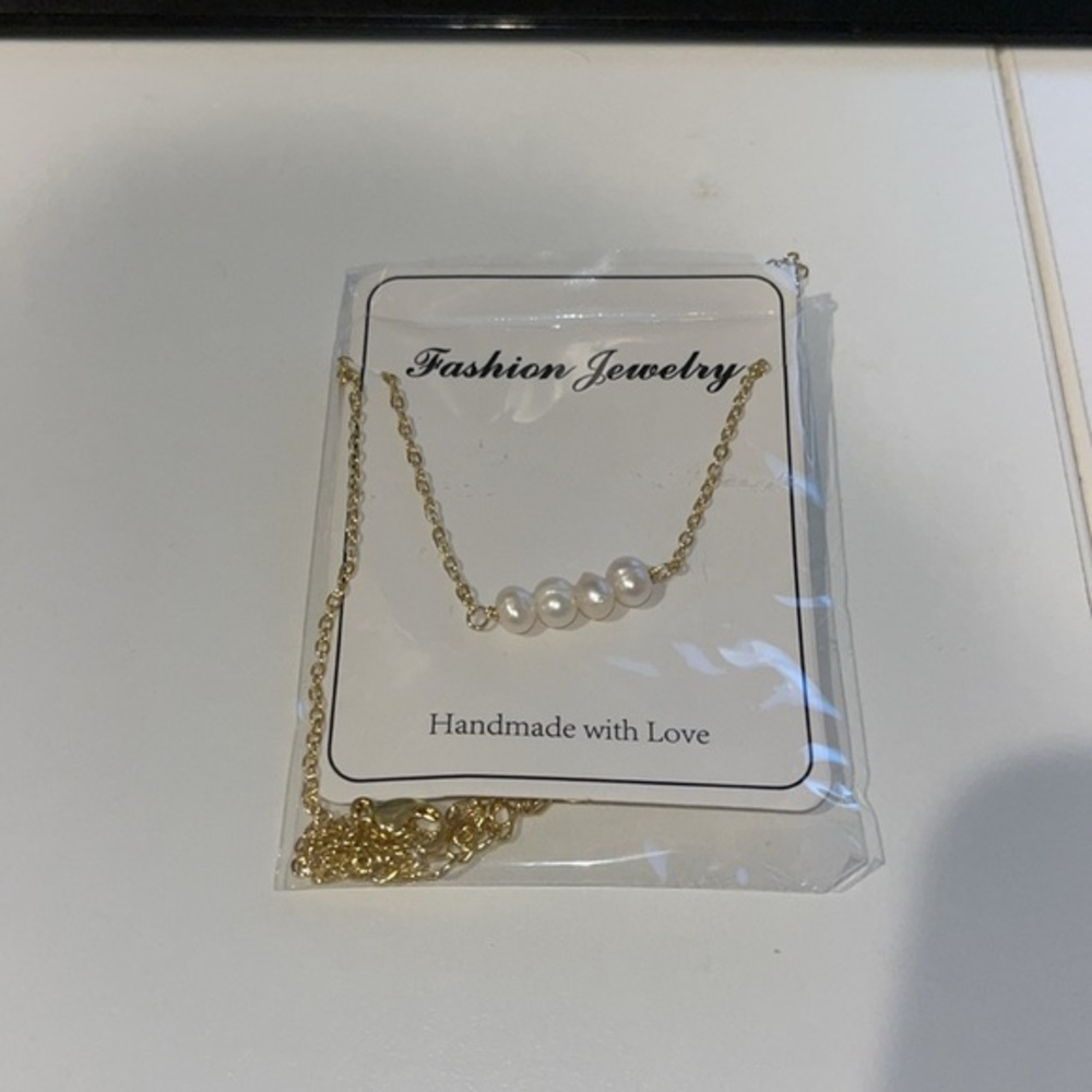 🎁Jewelry Bogo🎁 Gold and pearl necklace